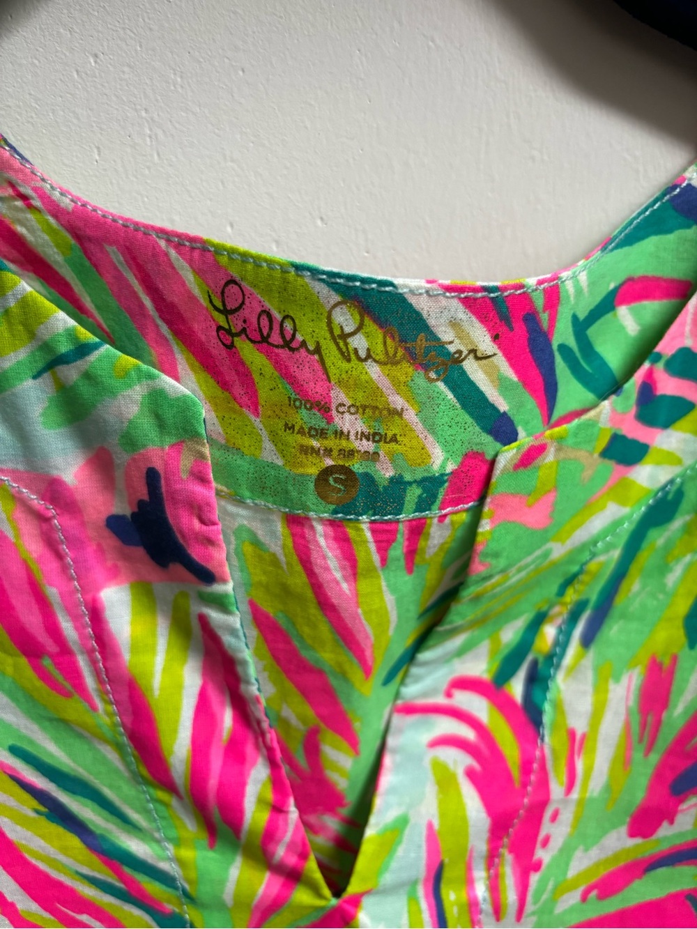 Lily Pulitzer Vibrant Tropical Print Women’s Top - Pink & Green - Picture 2 of 2